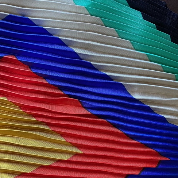 Gucci pleated silk scarf - Picture 6 of 10